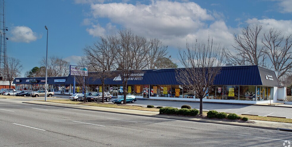 More Photos Of 5005-5015 W Mercury Blvd, Newport News Unknown For Lease