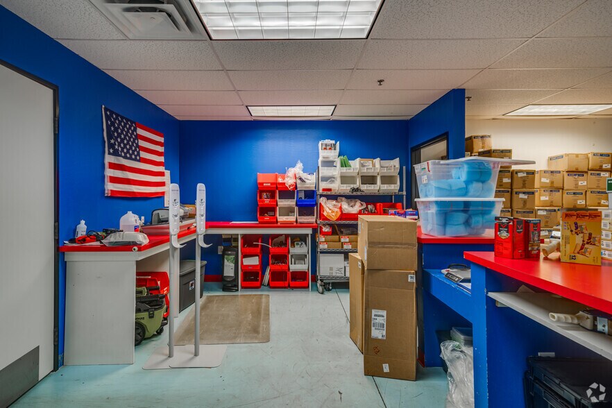 More Photos Of 711 E Carefree Hwy, Phoenix Unknown For Lease