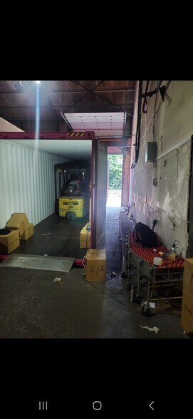 More Photos Of 126 E Dickerson St, Dover Warehouse For Lease