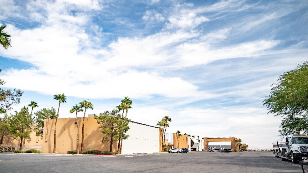 More Photos Of 155 E Reno Ave, Las Vegas Airplane Hangar For Lease