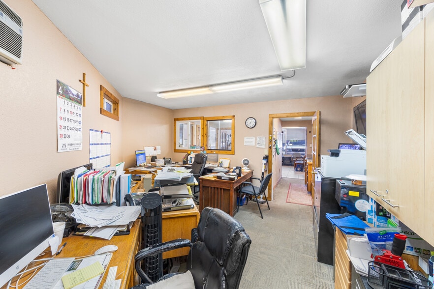 More Photos Of 1015 Park St, Castle Rock Auto Dealership For Lease