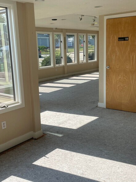 More Photos Of 127 Washington St, Norwell Medical For Lease