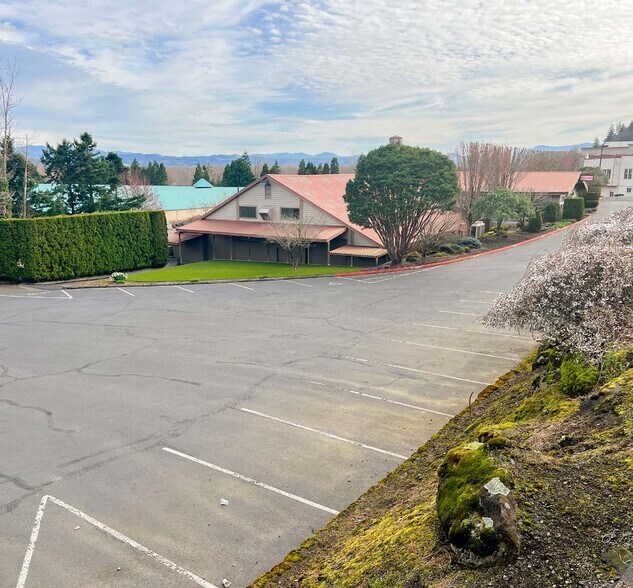 More Photos Of 201 W Historic Columbia River Hwy, Troutdale Freestanding For Sale