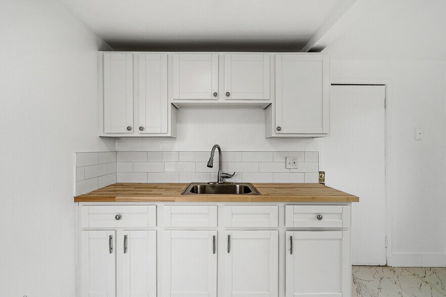 More Photos Of 8117 Ney Ave, Oakland Apartments For Sale