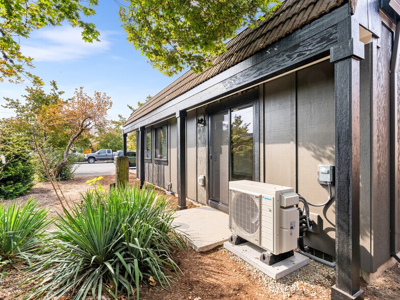 More Photos Of 310 NW 3rd Ave, Canby Office For Lease