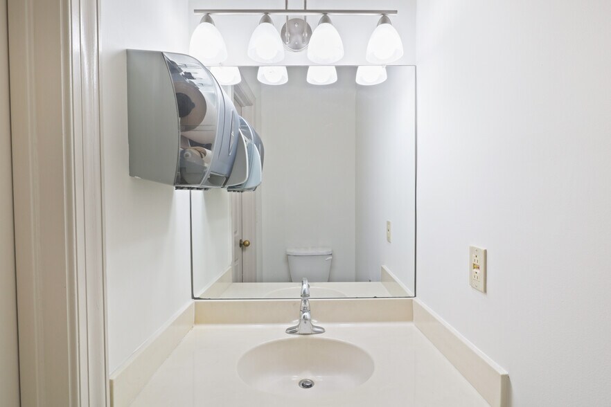 More Photos Of 115 Oronoco St, Alexandria Office For Lease