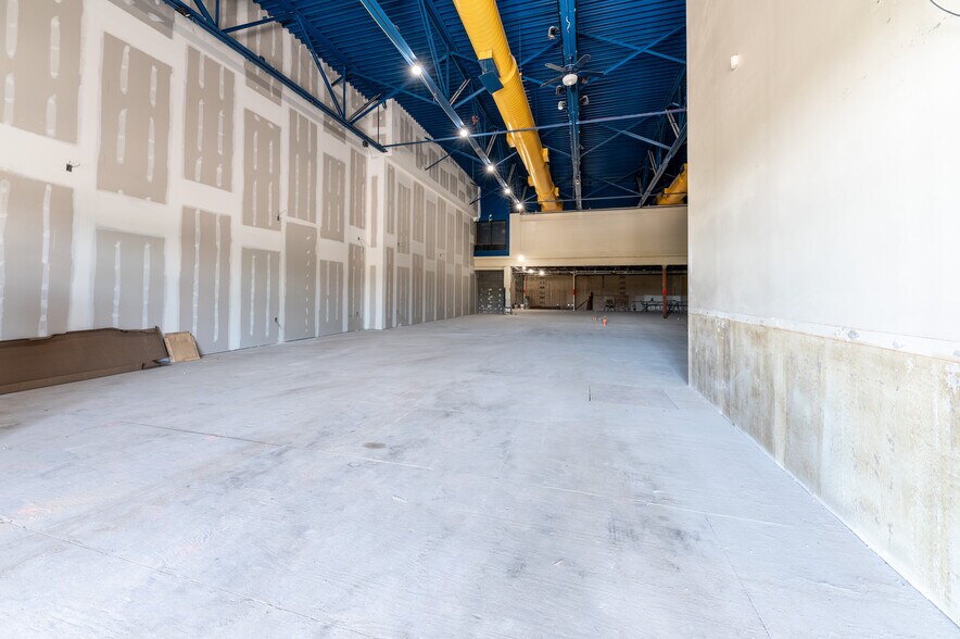 More Photos Of 50 Middletown Loop, White Hall Storefront Retail Office For Lease