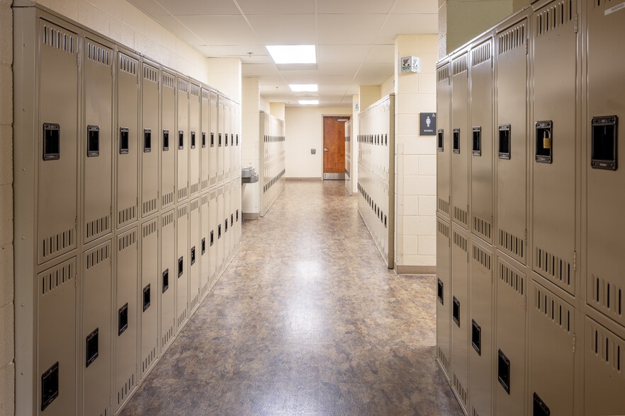 More Photos Of 172 Riverbend St, Waynesville Manufacturing For Lease