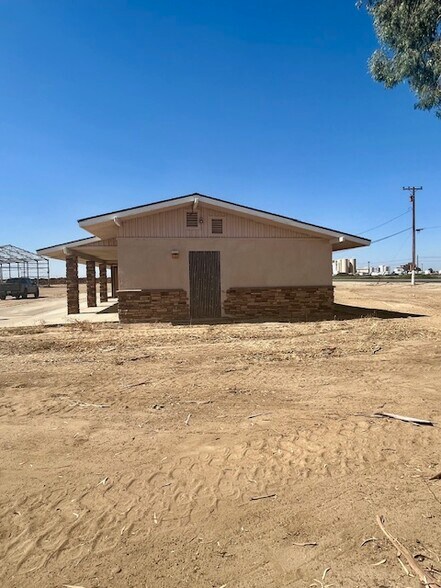More Photos Of 1270 E Riverside St, Shafter Service For Sale
