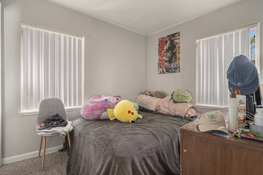 More Photos Of 5218-5220 W 25th Ave, Edgewater Apartments For Sale