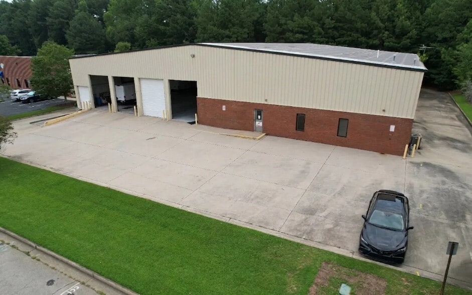 Primary Photo Of 6919 Oak Ridge Commerce Way, Austell Warehouse For Lease