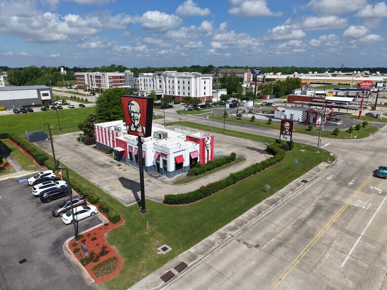 More Photos Of 2703 S Cabela Pky, Gonzales Fast Food For Lease