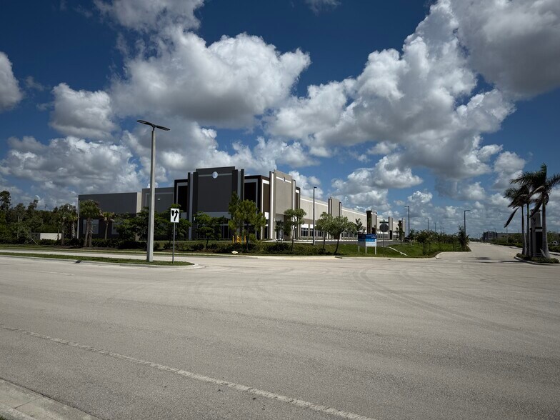 More Photos Of Airport Haul Rd, Fort Myers Unknown For Lease