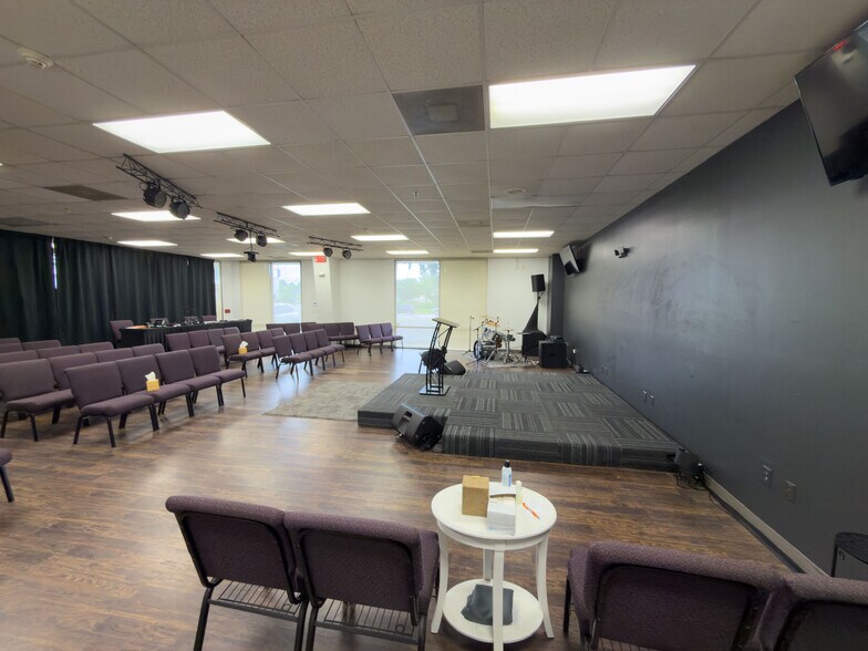 More Photos Of 275 W Airport Blvd, Pensacola Storefront Retail Office For Lease