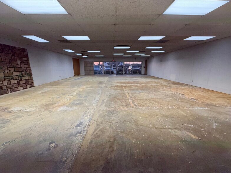 More Photos Of 309-317 N Aspen Ave, Broken Arrow Unknown For Lease