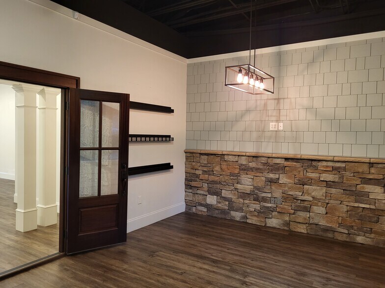 More Photos Of 137 Johnson Ferry Rd, Marietta Medical For Lease
