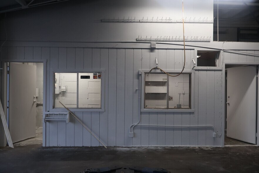 More Photos Of 13300 Burbank Blvd, Van Nuys Auto Repair For Sale