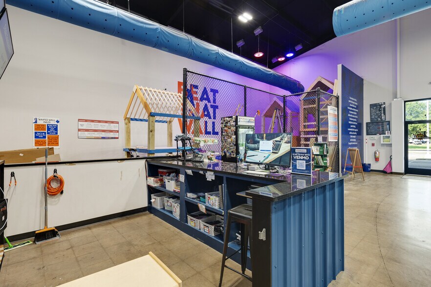 More Photos Of 450 Highway 72, Collierville Freestanding For Sale