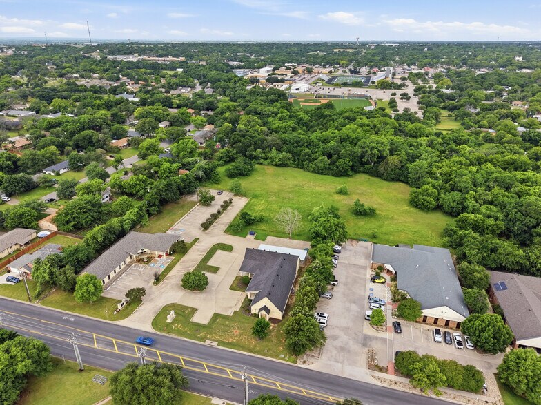 More Photos Of 914 Foster Ln, Weatherford Healthcare For Lease