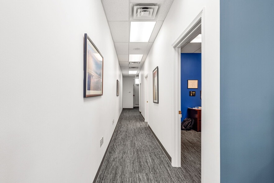 More Photos Of 535 Main St, Winchester Freestanding For Lease