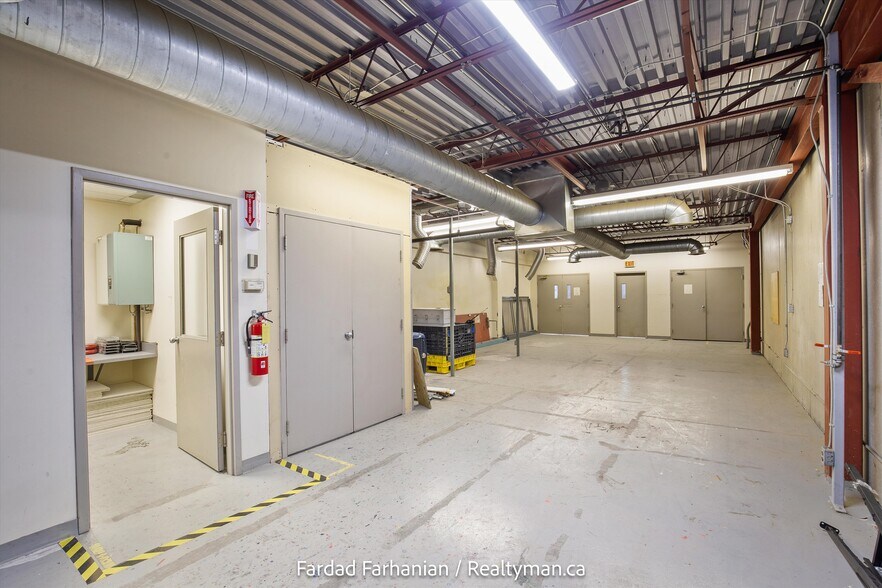 More Photos Of 42 Cardico Dr, Whitchurch-Stouffville Warehouse For Sale