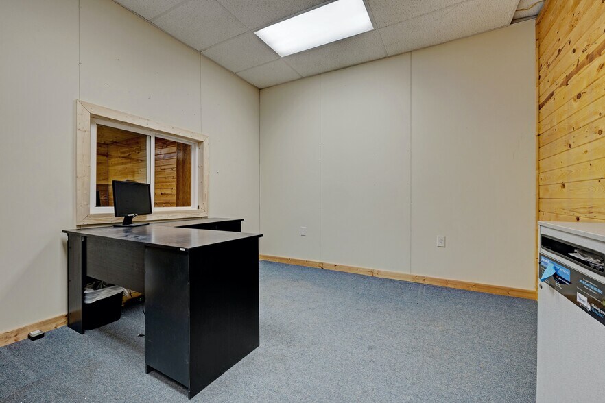 More Photos Of 1875 Lansing Rd, Charlotte Warehouse For Sale