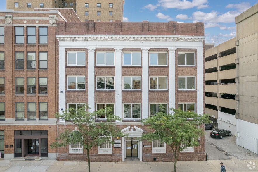 More Photos Of 136 N Huron St, Toledo Office For Lease