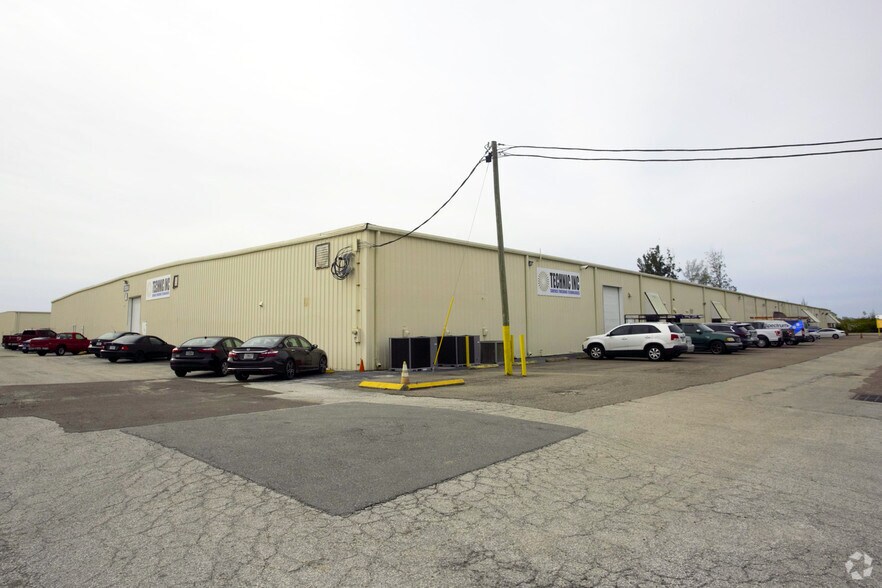 More Photos Of 12200 34th St N, Clearwater Warehouse For Lease