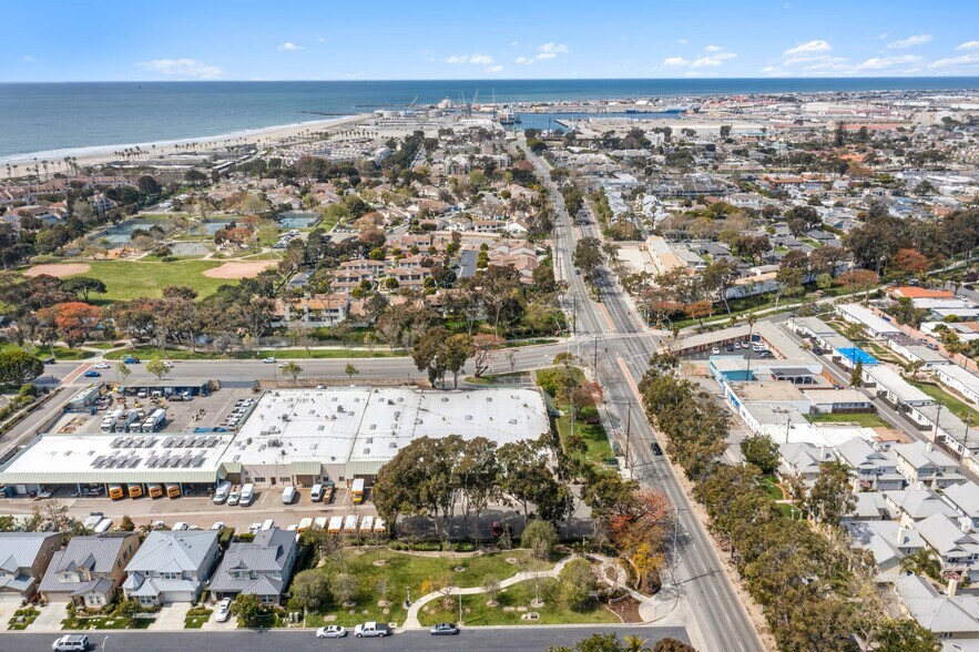 More Photos Of 700 E Port Hueneme Rd, Oxnard Warehouse For Sale