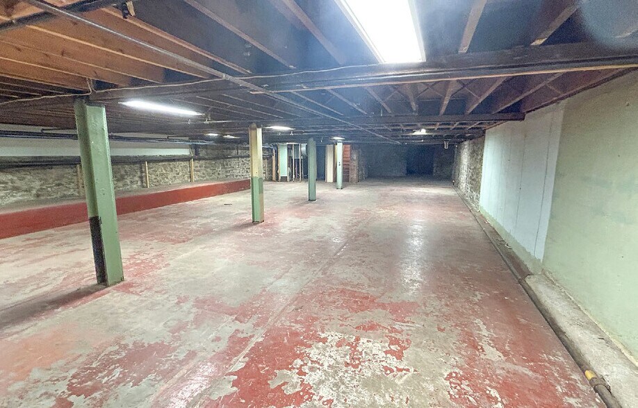 More Photos Of 14 James St, St Catharines Storefront Retail Office For Lease