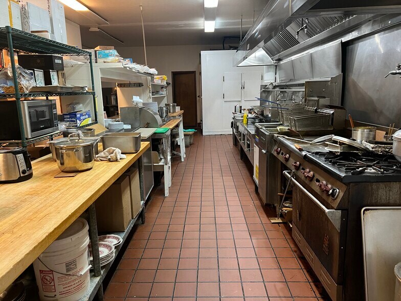 More Photos Of 325 Main St, Dallas Restaurant For Sale