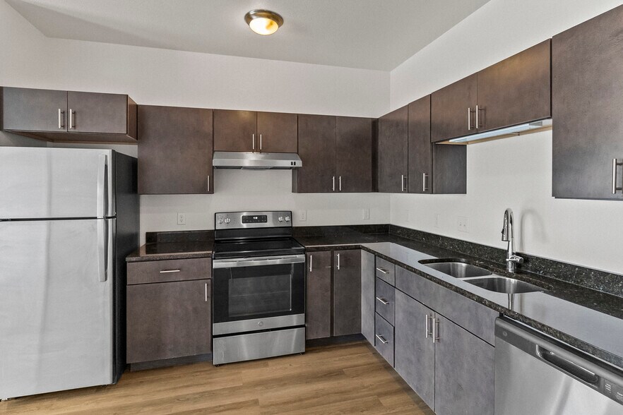 More Photos Of 120 & 124 W Hatting St, Luverne Apartments For Sale