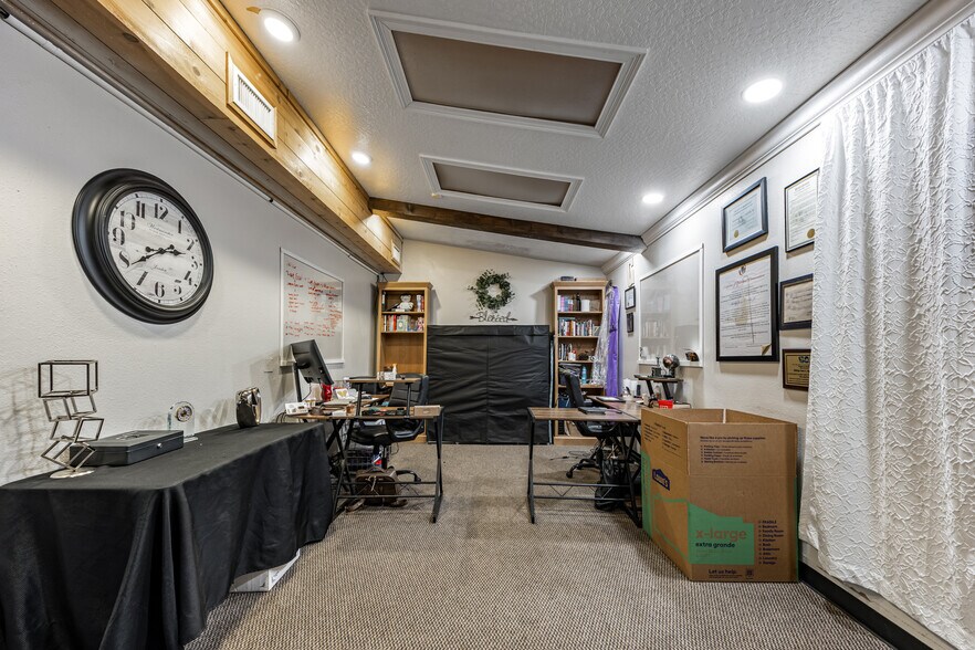 More Photos Of 2787 Aurora Rd, Melbourne Freestanding For Sale