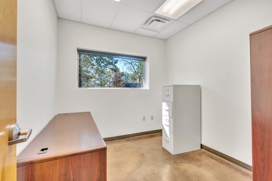 More Photos Of 3446 Wagon Wheel Rd, Springdale Light Manufacturing For Lease