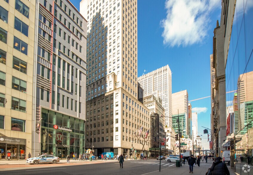 More Photos Of 600 Fifth Ave, New York Coworking Space