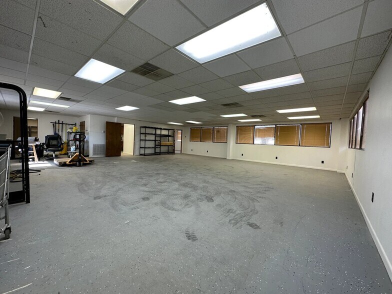More Photos Of 3305 W Interstate 20, Midland Office For Lease