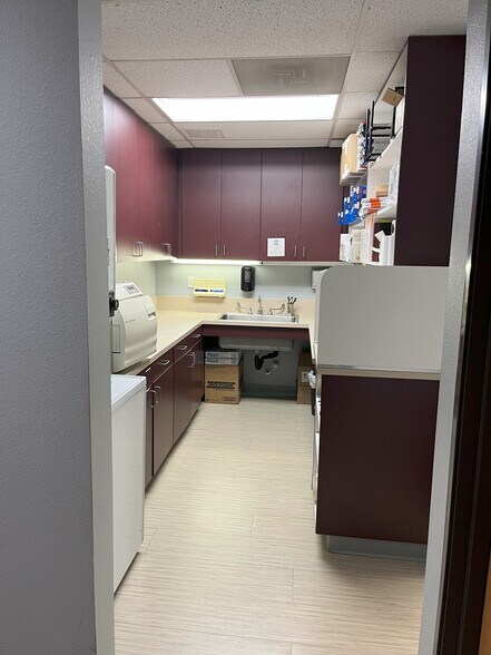 More Photos Of 3460-3470 Liberty St S, Salem Medical For Lease