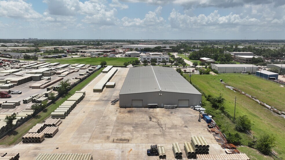 More Photos Of 19300 Oil Center Blvd, Houston Warehouse For Lease
