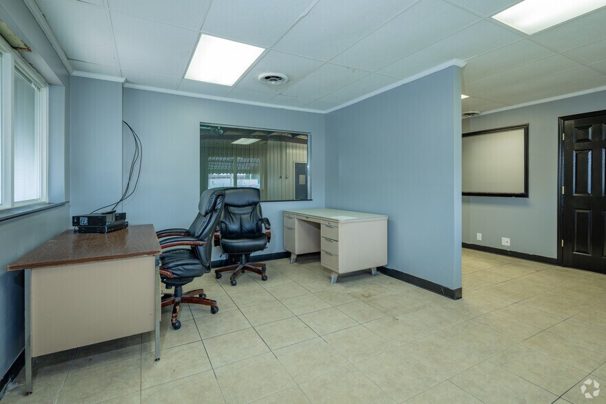 More Photos Of 2015 E Olive St, Decatur Refrigeration Cold Storage For Lease