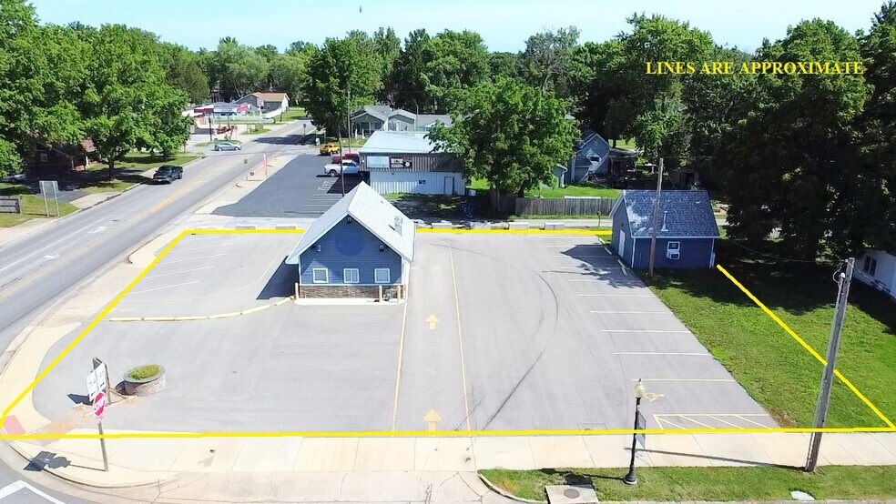 Primary Photo Of 102 N Park St, Sesser Restaurant For Sale