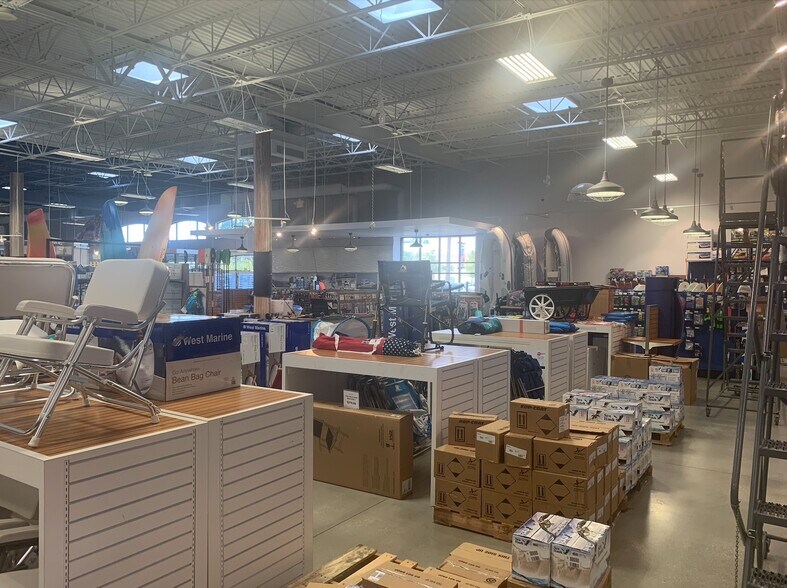 More Photos Of 4860 Town Center Pky, Jacksonville Storefront For Lease