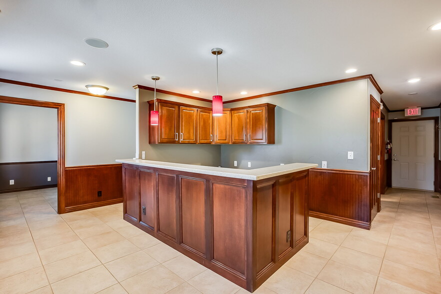 More Photos Of 121 S Water St, Derby Office For Sale