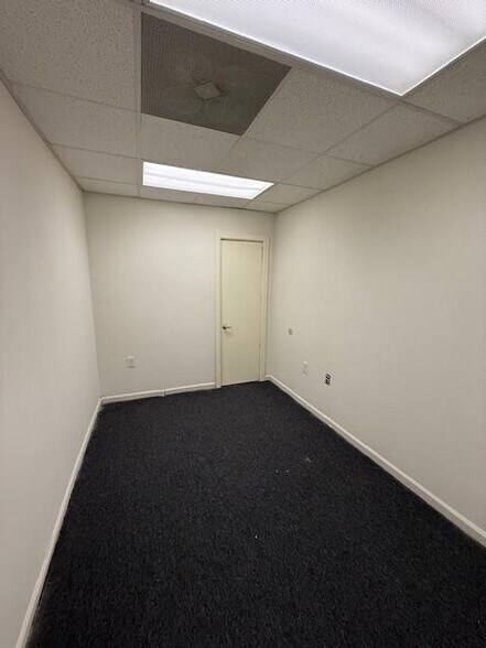 More Photos Of 1421 S Main St, High Point Office For Lease