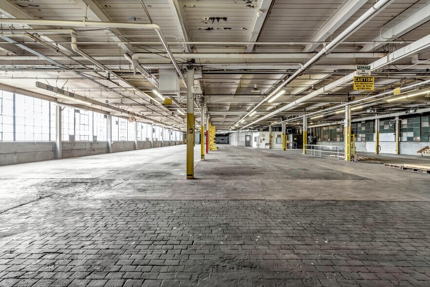 More Photos Of 54 Church St, Le Roy Manufacturing For Lease