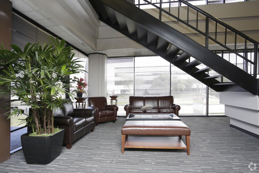 More Photos Of 2550 Gray Falls Dr, Houston Office For Lease