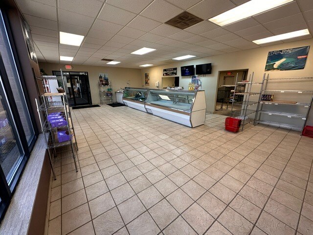 More Photos Of 34900 Lake Shore Blvd, Eastlake General Retail For Lease