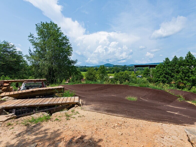 More Photos Of 701 Old Fanning Bridge Rd, Fletcher Sports And Entertainment For Sale