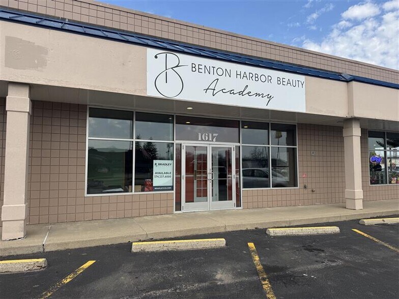 More Photos Of 1609-1619 Mall Dr, Benton Harbor Storefront For Lease