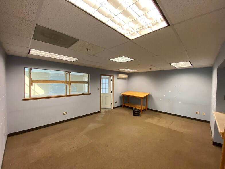 More Photos Of 12549 Holiday Dr, Alsip Warehouse For Lease