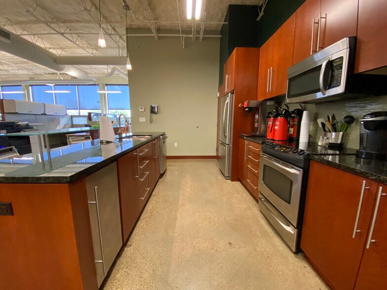 More Photos Of 1935 Airline Dr, Bossier City Bank For Sale